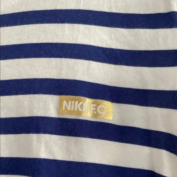 Nike - Picture 3 of 4